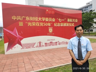 徐伟强：坚守三尺讲台默默奉献　...